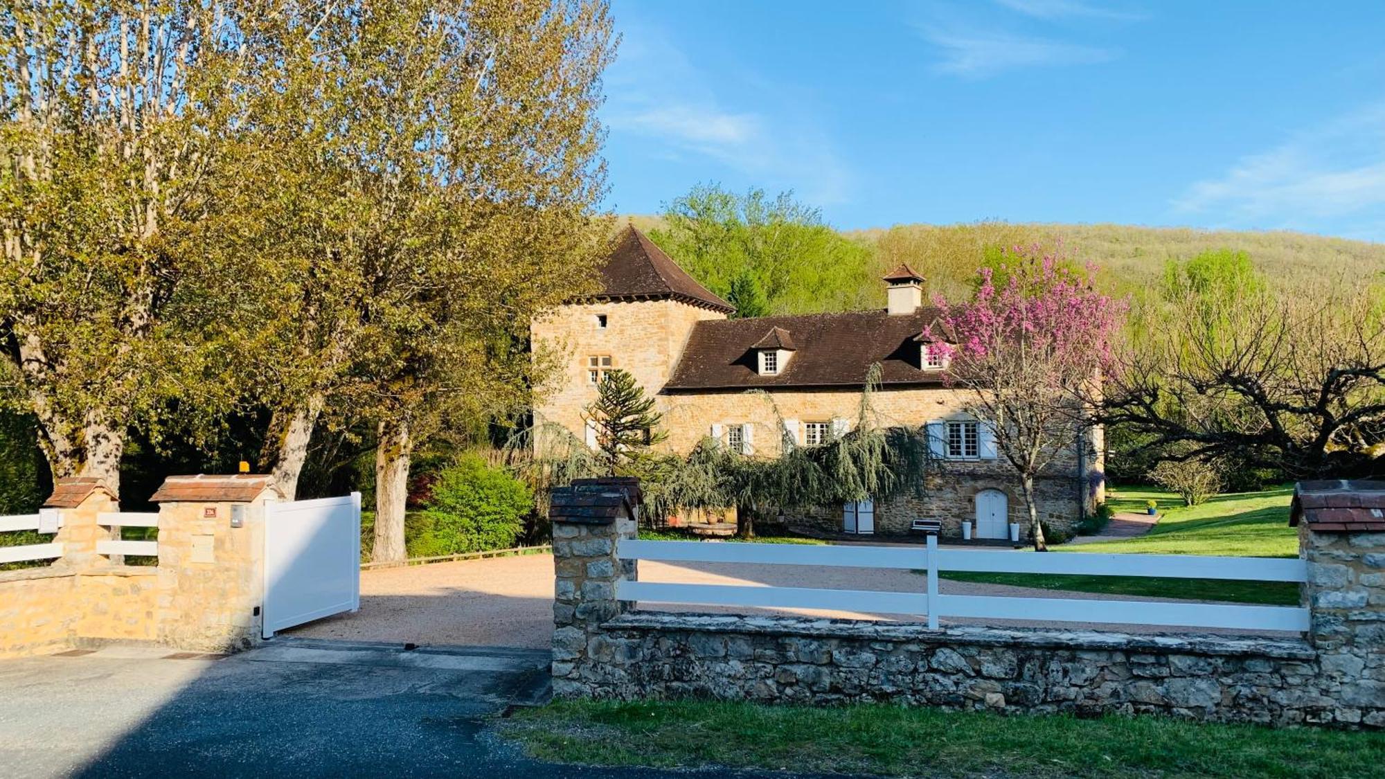 Le Moulin Du Boisset Bed & Breakfast Saint-Denis-les-Martel Ngoại thất bức ảnh